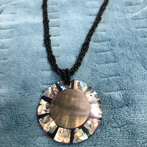 Shell and bead necklace - Picture 2 of 3